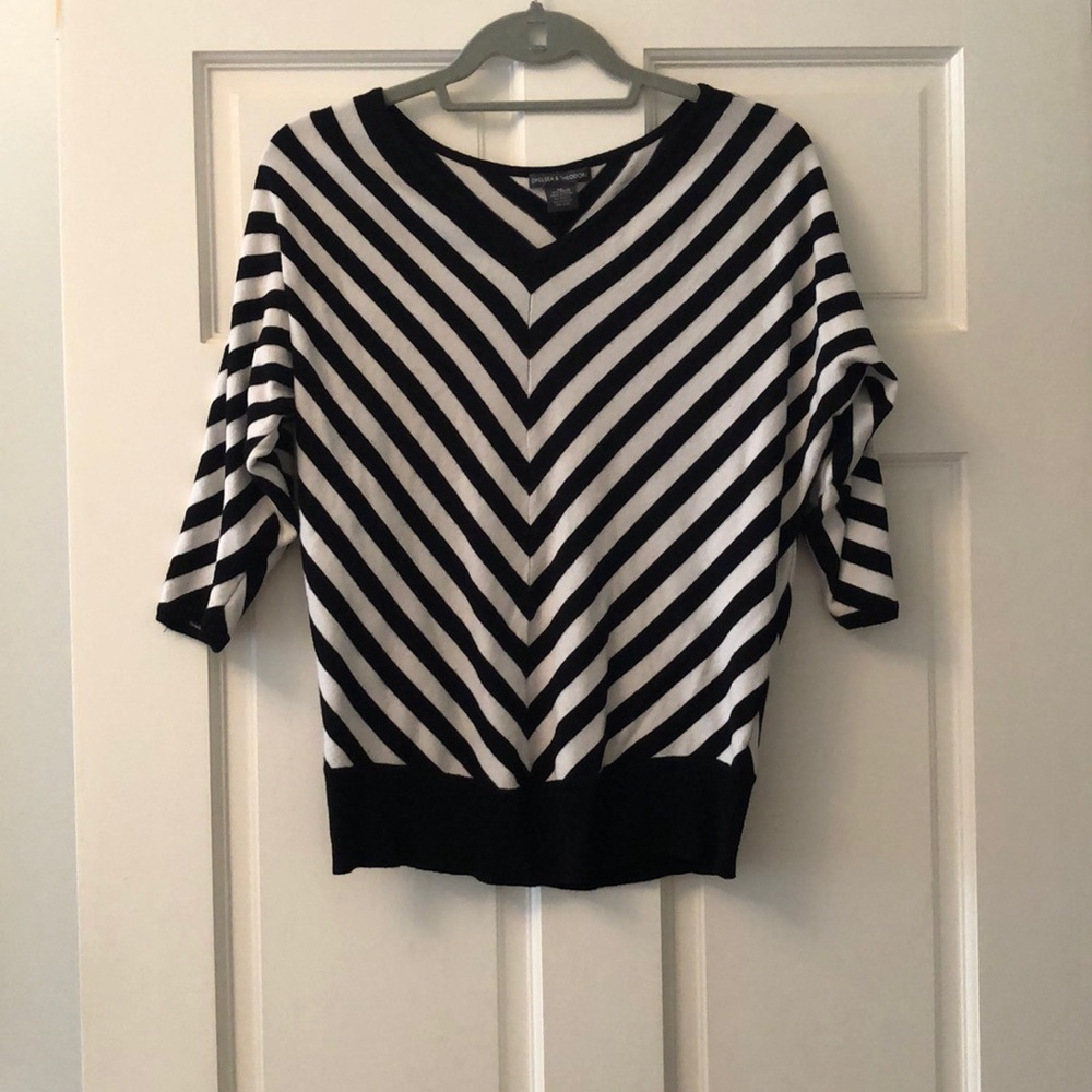 3/$25 💕 Chelsea & Theodore black & white top